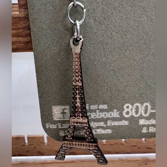 Eiffel Tower dangle Earrings New on card made in USA 🇺🇸 - Picture 9 of 10